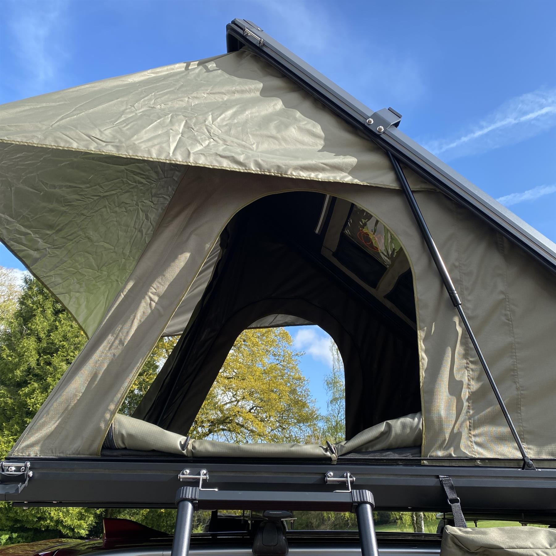 ClamTrekk 2 Person Aluminium Clamshell Roof Top Tent